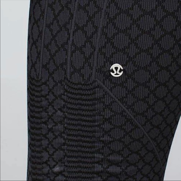 Lululemon In The Flow Crops Soul Geo Print Size 4 - Picture 7 of 7